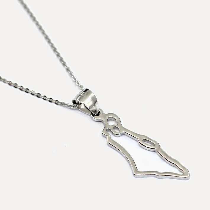 שרשרת תליון מפת ארץ ישראל - flat lay