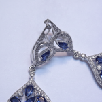 עגילי כסף טיפה מתרחבת - detail closeup