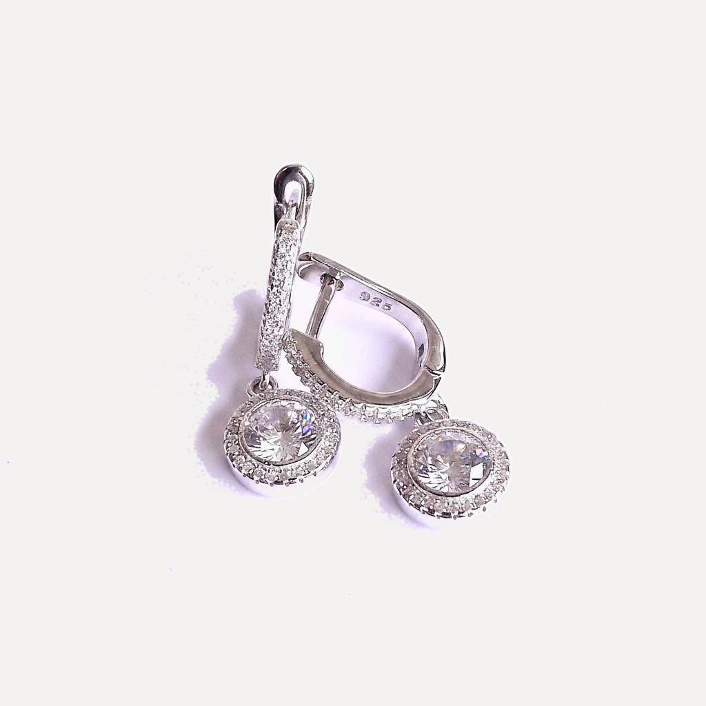 עגילי כסף אבן זירקון - flat lay