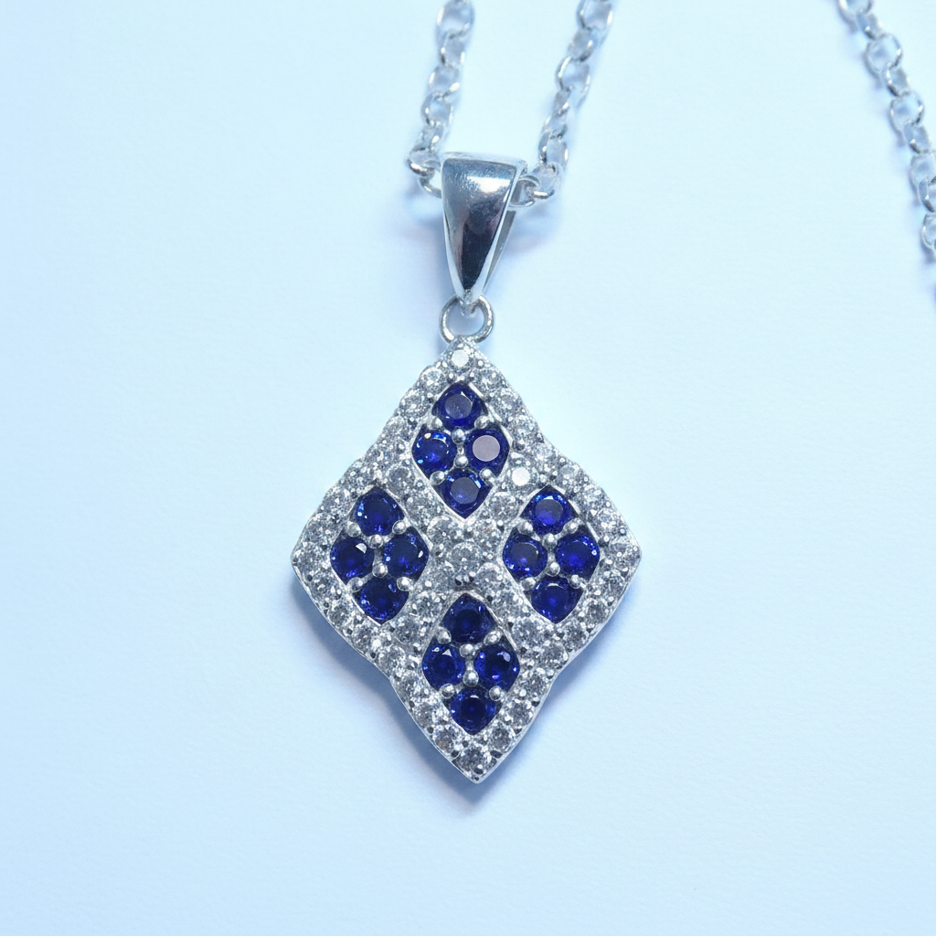 שרשרת כסף מעויין משובץ - detail closeup