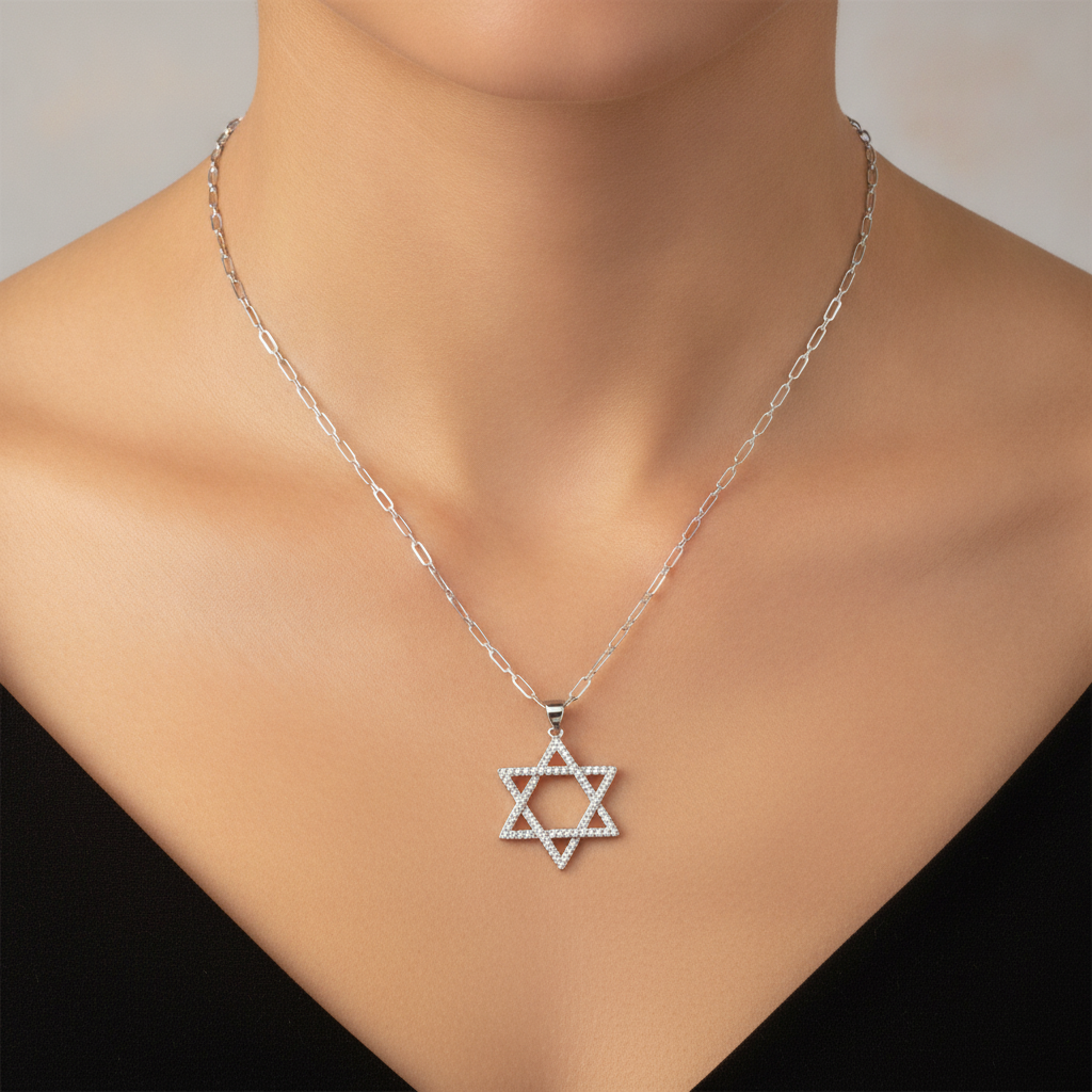 שרשרת כסף מגן דוויד - on model