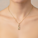 love שרשרת ציפוי זהב תליון - on model