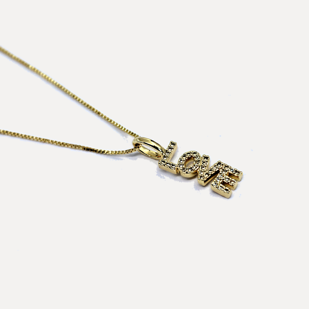 love שרשרת ציפוי זהב תליון - flat lay
