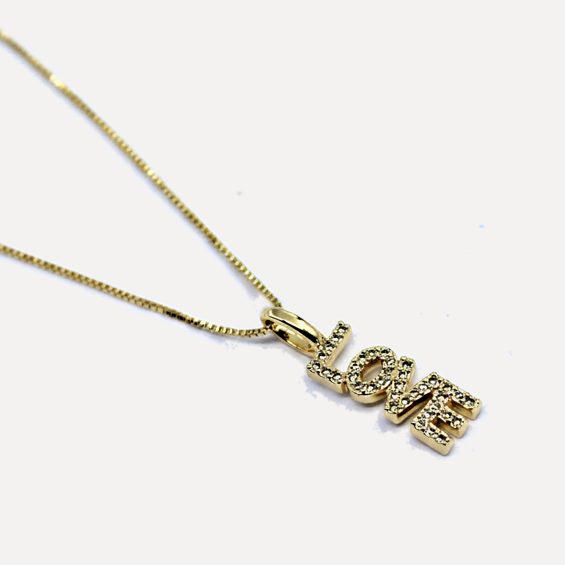 LOVE שרשרת ציפוי זהב - flat lay