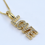 love שרשרת ציפוי זהב תליון - detail closeup
