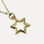 שרשרת ציפוי זהב מגן דוויד - flat lay