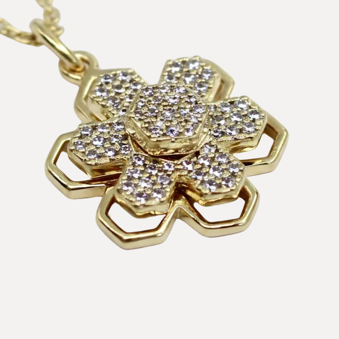 שרשרת ציפוי זהב פרח - detail closeup