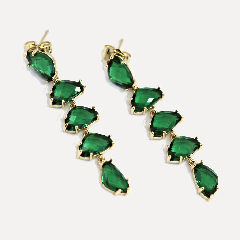 עגיל צמוד אבני זירקון - flat lay