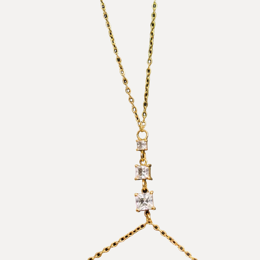 צמיד טבעת שלושה זירקונים - detail closeup