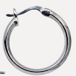 עגילי חישוק - detail closeup