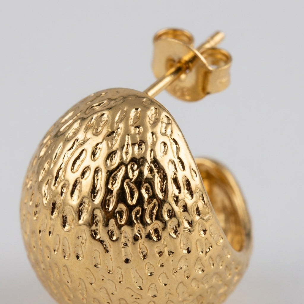 עגילי חישוק טקסטורה - detail closeup
